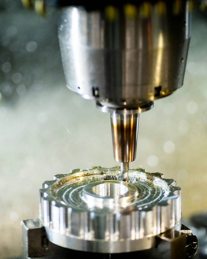CNC tezgâhında hassas metal parça işleme